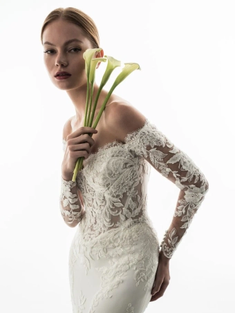 Privé Style #GIOVARA #1 frontface vertical cropped thumbnail