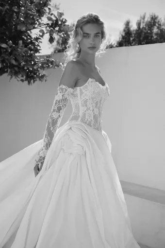 Eva Lendel #6 vertical thumbnail