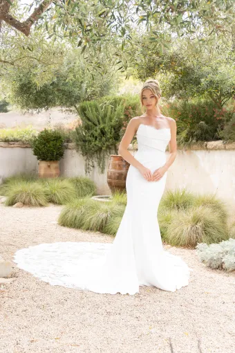 Elissar Bridal Style #Ruby #1 frontface vertical thumbnail