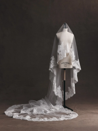 Leah Da Gloria Chloe Veil #1 frontface vertical thumbnail