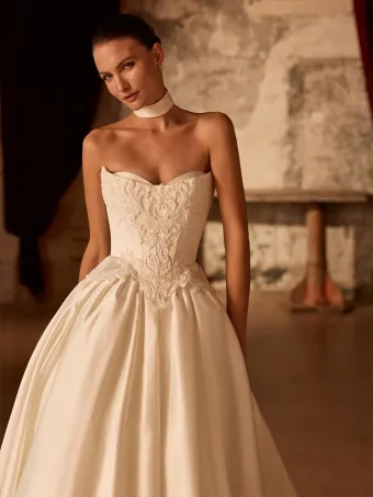 Pronovias Benedet #2 frontface vertical cropped thumbnail