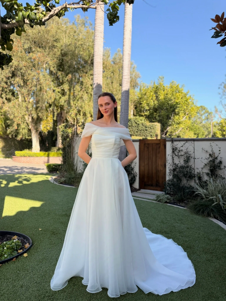 Nantes Collection by Evelyn Bridal Evania Image