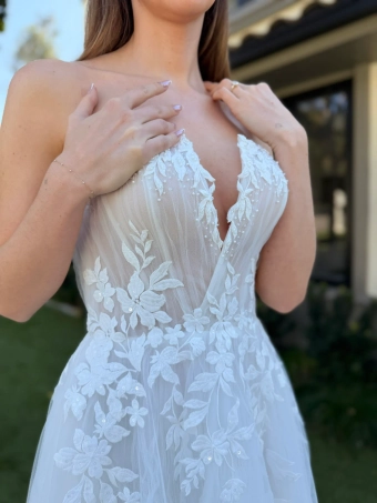 Nantes Collection by Evelyn Bridal Laura #2 frontface vertical cropped thumbnail