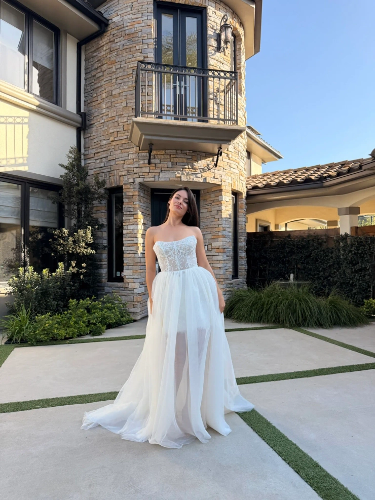 Nantes Collection by Evelyn Bridal Vionne Image