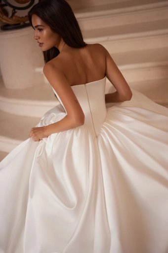 Luce Sposa Kirra #4 backface vertical cropped thumbnail