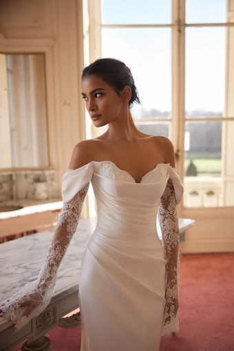 Luce Sposa Viva #2 frontface vertical cropped thumbnail
