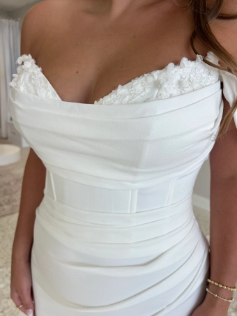 Olivia Harlow Saralee #5 frontface vertical cropped thumbnail