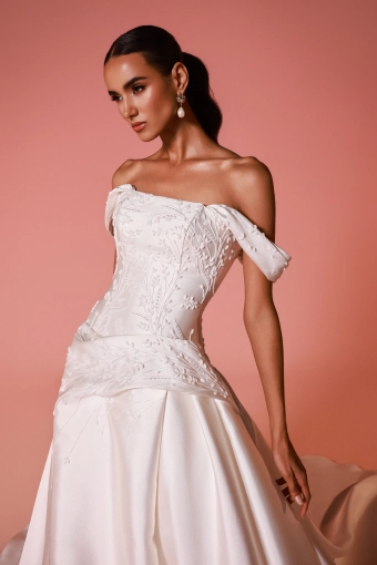 Dany Tabet #Avella #4 frontface vertical cropped thumbnail