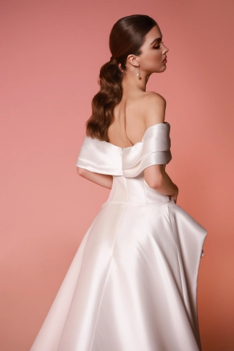 Dany Tabet #Evira #13 backface vertical cropped thumbnail