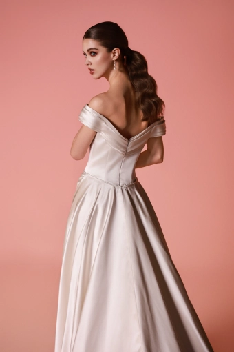 Dany Tabet #Lunara #8 backface vertical cropped thumbnail