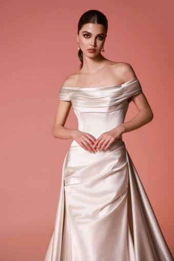 Dany Tabet #Lunara #5 frontface vertical cropped thumbnail