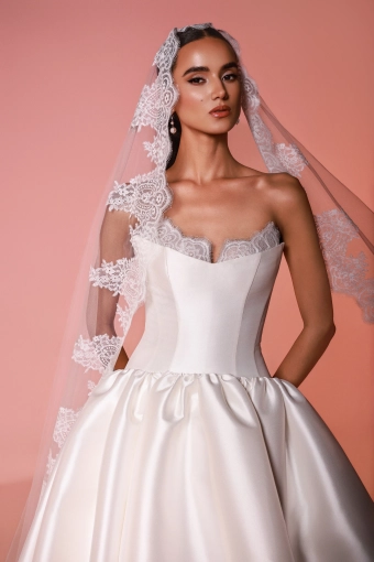 Dany Tabet #Valenne #5 frontface vertical cropped thumbnail