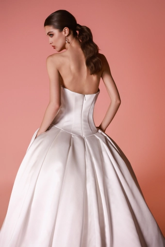 Dany Tabet #Zavira #8 backface vertical cropped thumbnail