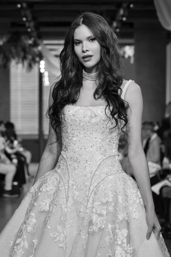 Hayley Paige Prima Entrata #3 frontface vertical cropped thumbnail