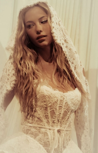 Hayley Paige Track 5 #9 frontface vertical cropped thumbnail
