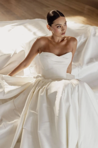 Trish Peng #Fleur #8 frontface vertical cropped thumbnail