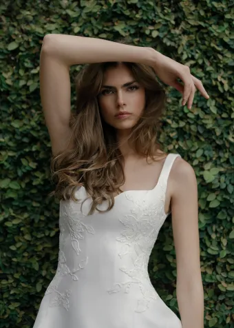 Anne Barge Couture Style #King #8 frontface vertical cropped thumbnail