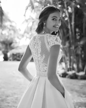 Adriana Alier 7N59 #2 backface vertical cropped thumbnail