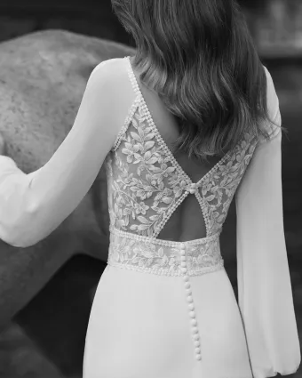 Alma Novia 1B22 #2 backface vertical cropped thumbnail