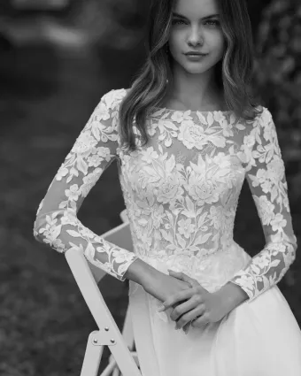 Alma Novia 1B30 #2 frontface vertical cropped thumbnail