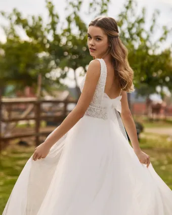 Alma Novia 1B36 #3 backface vertical cropped thumbnail