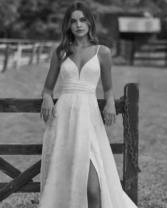 Alma Novia 1B54 #3 frontface vertical cropped thumbnail