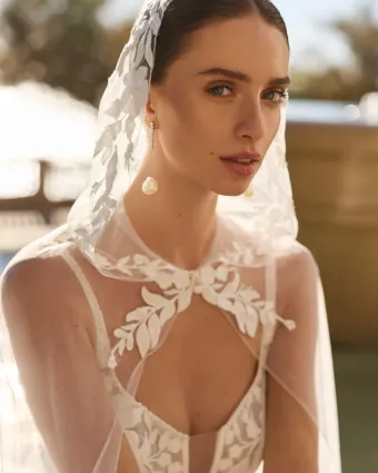 Luna Novias 2S22 #4 frontface vertical cropped thumbnail