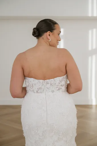 Lis Simon Solange #12 backface vertical cropped thumbnail