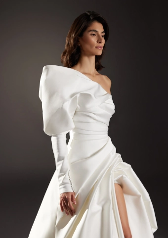 Atelier Pronovias  Modernismo #5 frontface vertical cropped thumbnail
