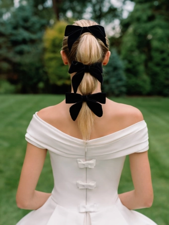Sareh Nouri The Heiress $5 backface vertical cropped thumbnail