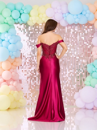 Tiffanys Gia #3 default Wine backface vertical thumbnail