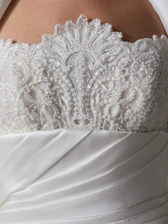 Privee by Pronovias  Arvla #3 vertical cropped thumbnail