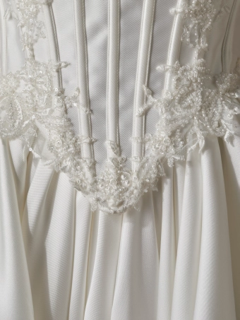Privee by Pronovias  Aurynel #2 vertical cropped thumbnail
