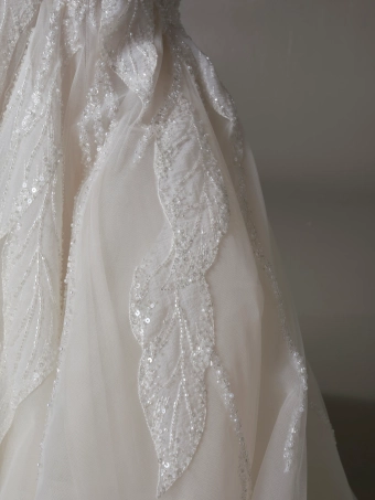 Privee by Pronovias  Enburg #5 vertical cropped thumbnail