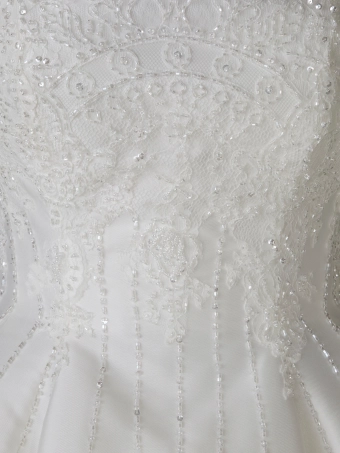 Privee by Pronovias  Lyaneia #2 vertical cropped thumbnail