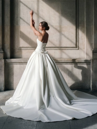 Privee by Pronovias  Serixon #1 default backface vertical thumbnail