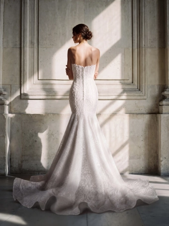 Privee by Pronovias  Uxarin #2 backface vertical thumbnail