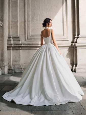 Privee by Pronovias  Zynelor #1 default backface vertical thumbnail
