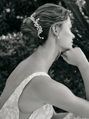 White One  Almaris #3 backface vertical cropped thumbnail