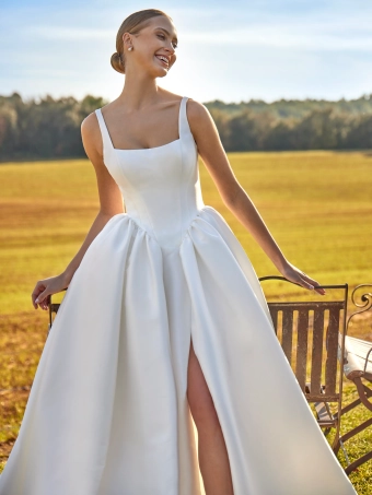 White One  Damisela #2 frontface vertical cropped thumbnail