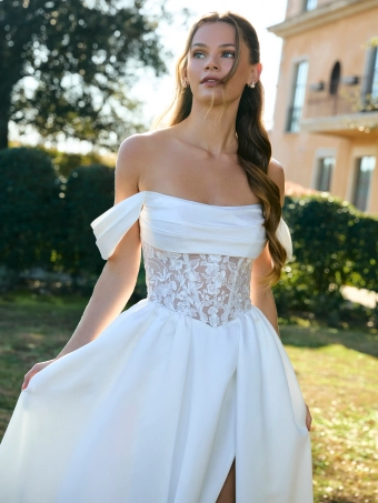 White One  Ondalas #2 frontface vertical cropped thumbnail