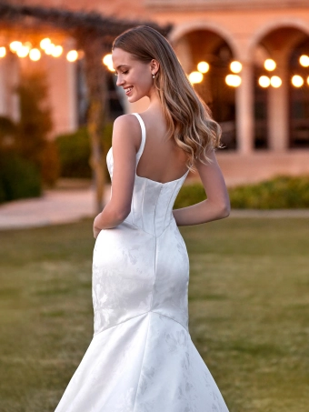 White One  Pacife #2 backface vertical cropped thumbnail