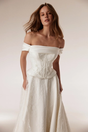 Elly Bride Lola #4 frontface vertical cropped thumbnail