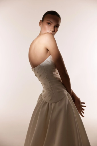 Elly Bride Vina #5 backface vertical cropped thumbnail