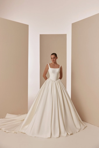 Elly Bride Alia #1 frontface vertical thumbnail