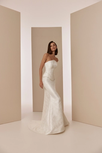 Elly Bride Zera #1 frontface vertical thumbnail