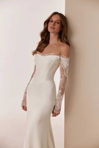 Elly Bride Meliora #3 frontface vertical cropped thumbnail