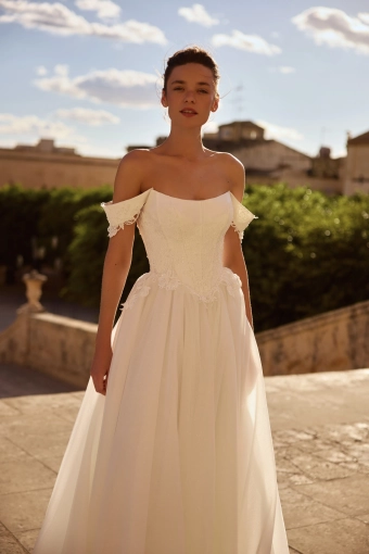 Elly Bride Lorenza #2 frontface vertical cropped thumbnail