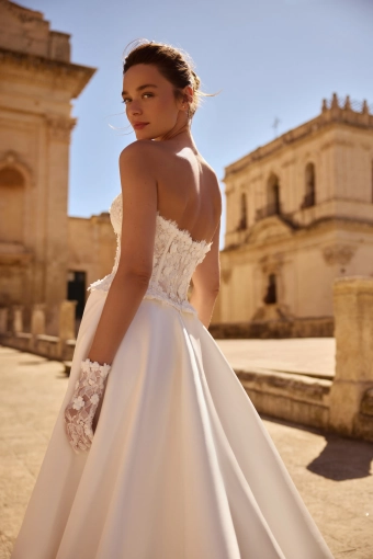 Elly Bride Asia #4 backface vertical cropped thumbnail