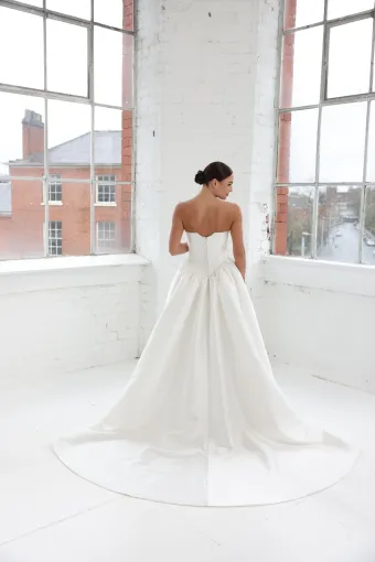 Teresa Atelier Style WP62SS69 #3 backface vertical cropped thumbnail